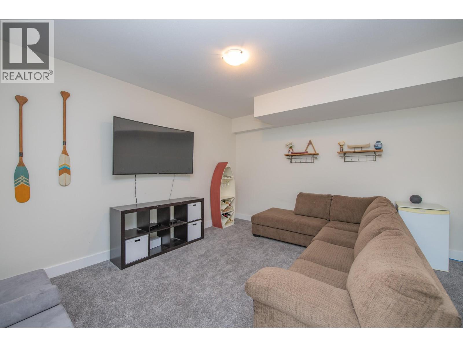 900 Mt. Ida Drive Unit# 23, Vernon, BC - Indoor Photo Showing Living Room