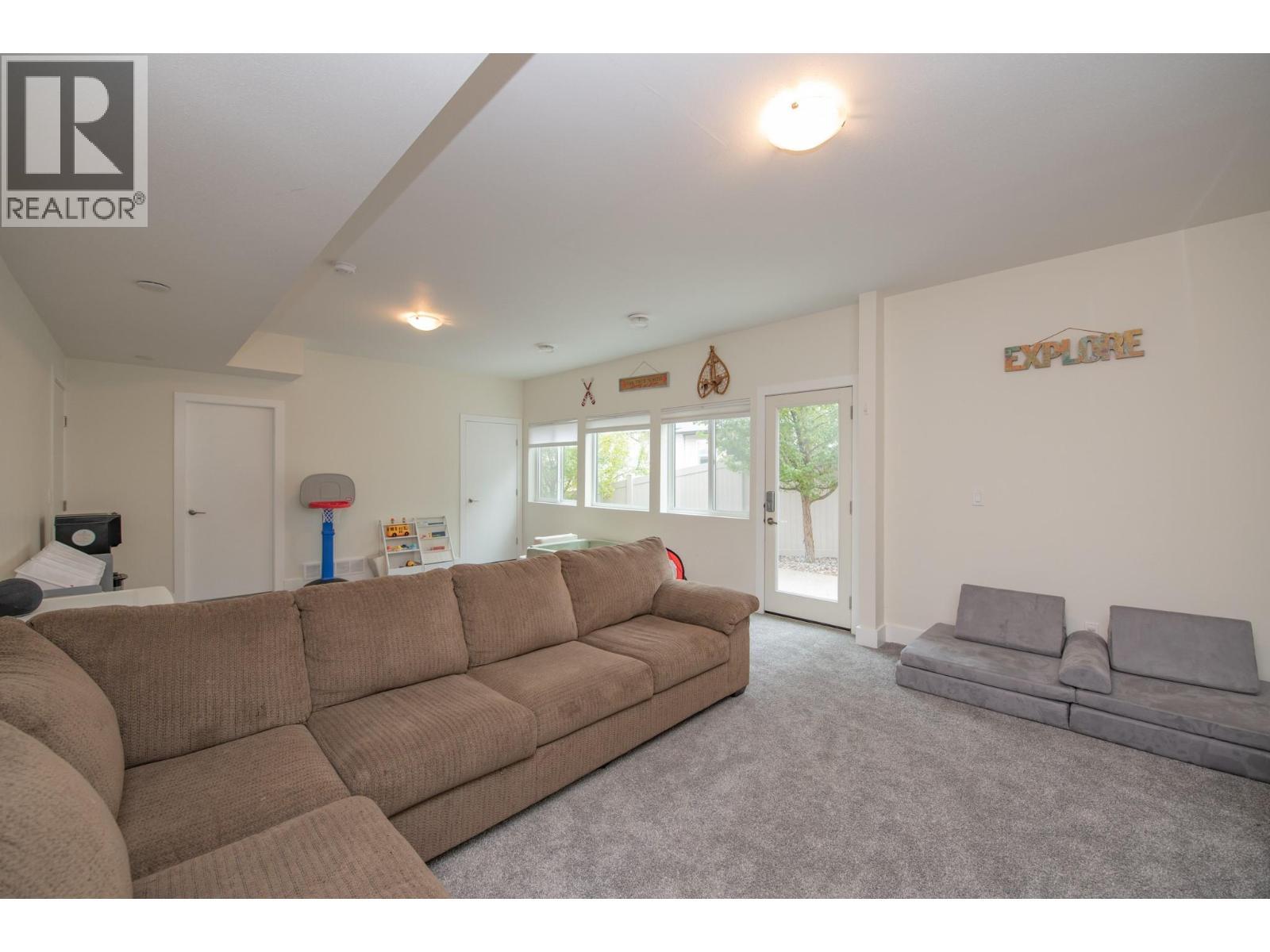 900 Mt. Ida Drive Unit# 23, Vernon, BC - Indoor Photo Showing Living Room