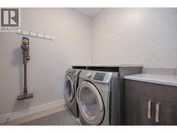 Laundry room off garage entry -