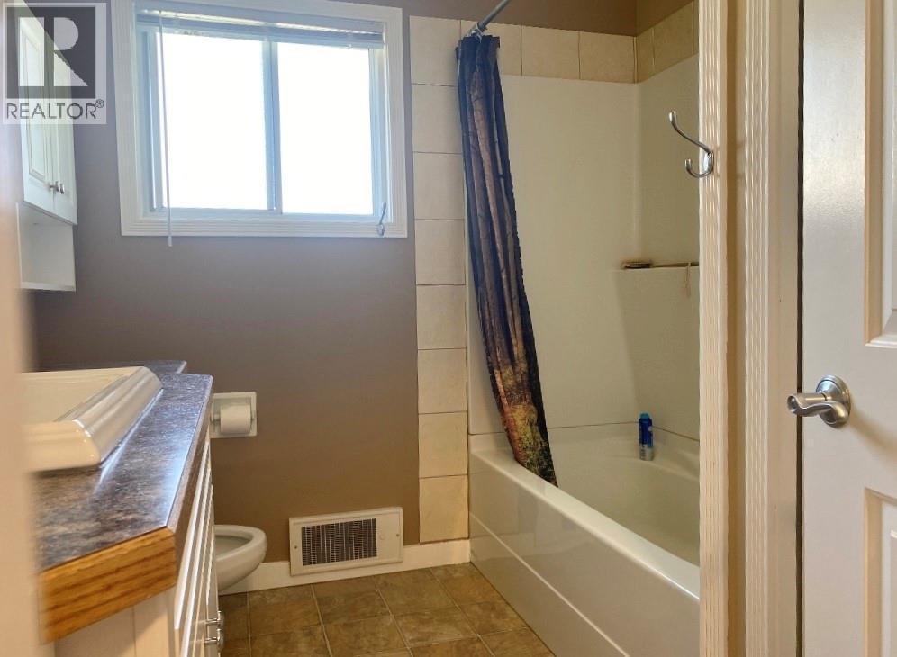 7437 Valley Heights Drive, Grand Forks, BC - Indoor Photo Showing Bathroom