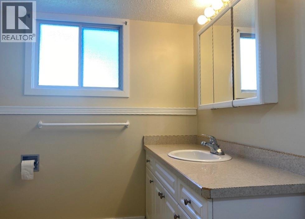 7437 Valley Heights Drive, Grand Forks, BC - Indoor Photo Showing Bathroom