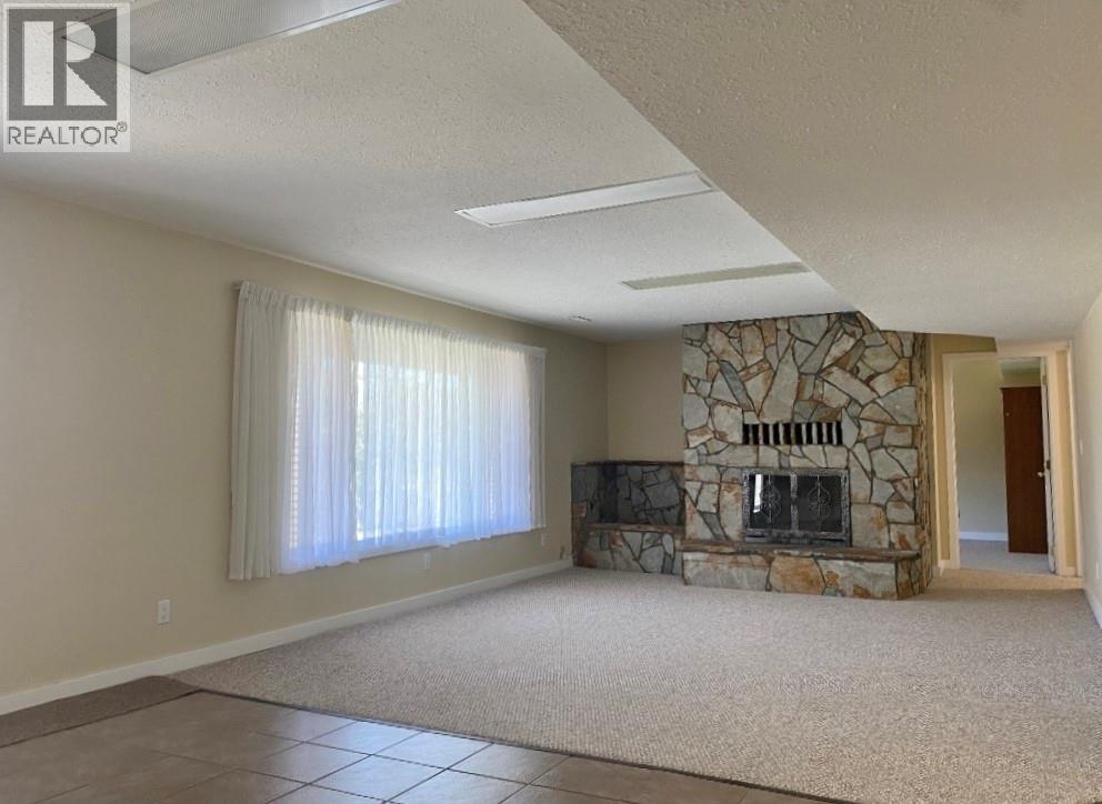 7437 Valley Heights Drive, Grand Forks, BC - Indoor With Fireplace