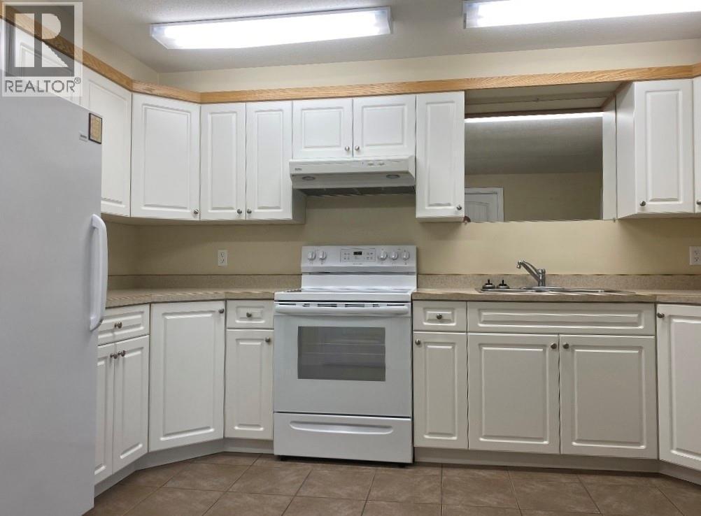 7437 Valley Heights Drive, Grand Forks, BC - Indoor Photo Showing Kitchen With Double Sink