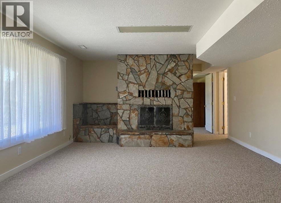 7437 Valley Heights Drive, Grand Forks, BC - Indoor With Fireplace