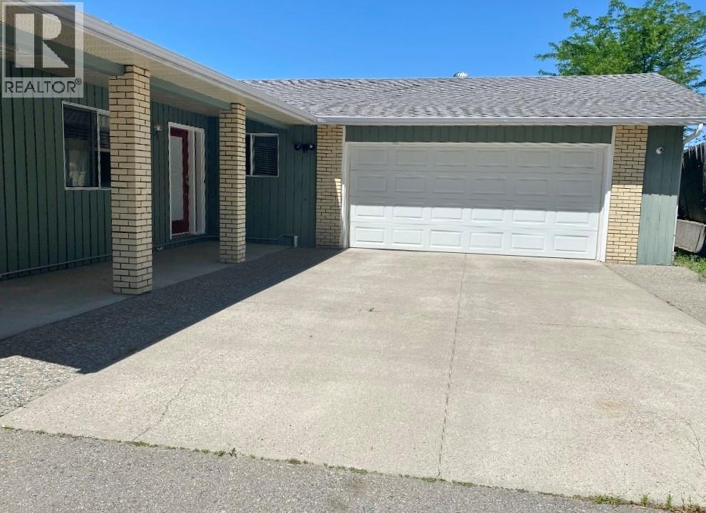 7437 Valley Heights Drive, Grand Forks, BC - Outdoor With Exterior