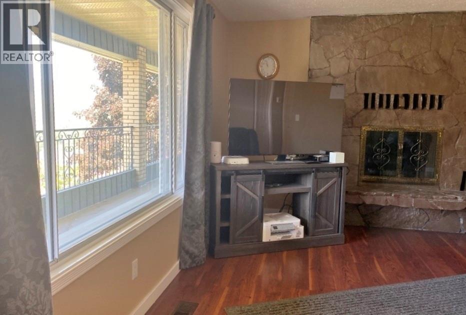 7437 Valley Heights Drive, Grand Forks, BC - Indoor Photo Showing Other Room With Fireplace