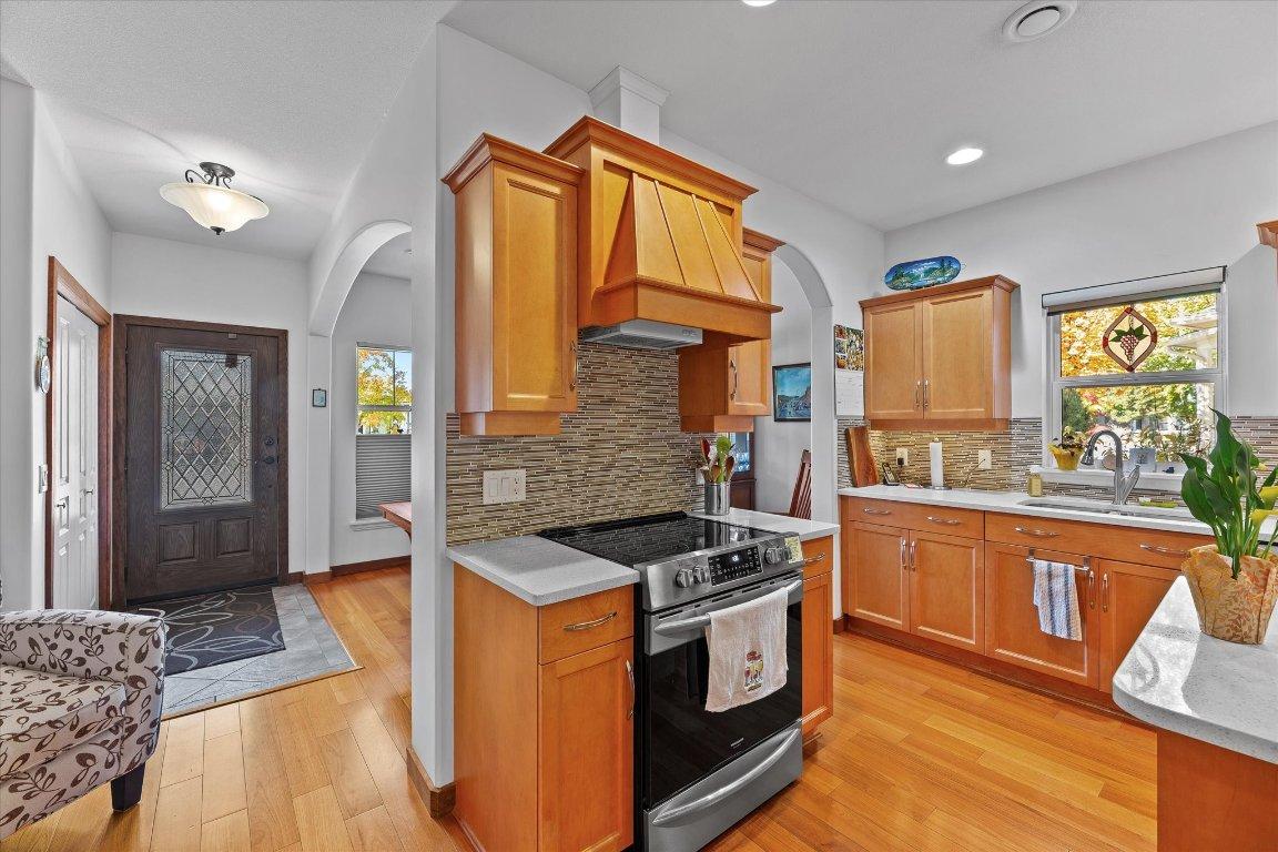 5323 Ptarmigan Street, Kelowna, BC - Indoor Photo Showing Kitchen