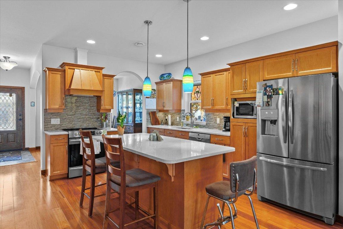 5323 Ptarmigan Street, Kelowna, BC - Indoor Photo Showing Kitchen With Stainless Steel Kitchen With Upgraded Kitchen