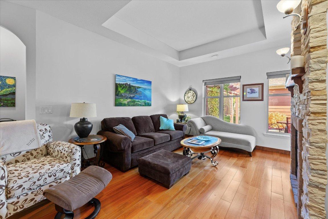 5323 Ptarmigan Street, Kelowna, BC - Indoor Photo Showing Living Room