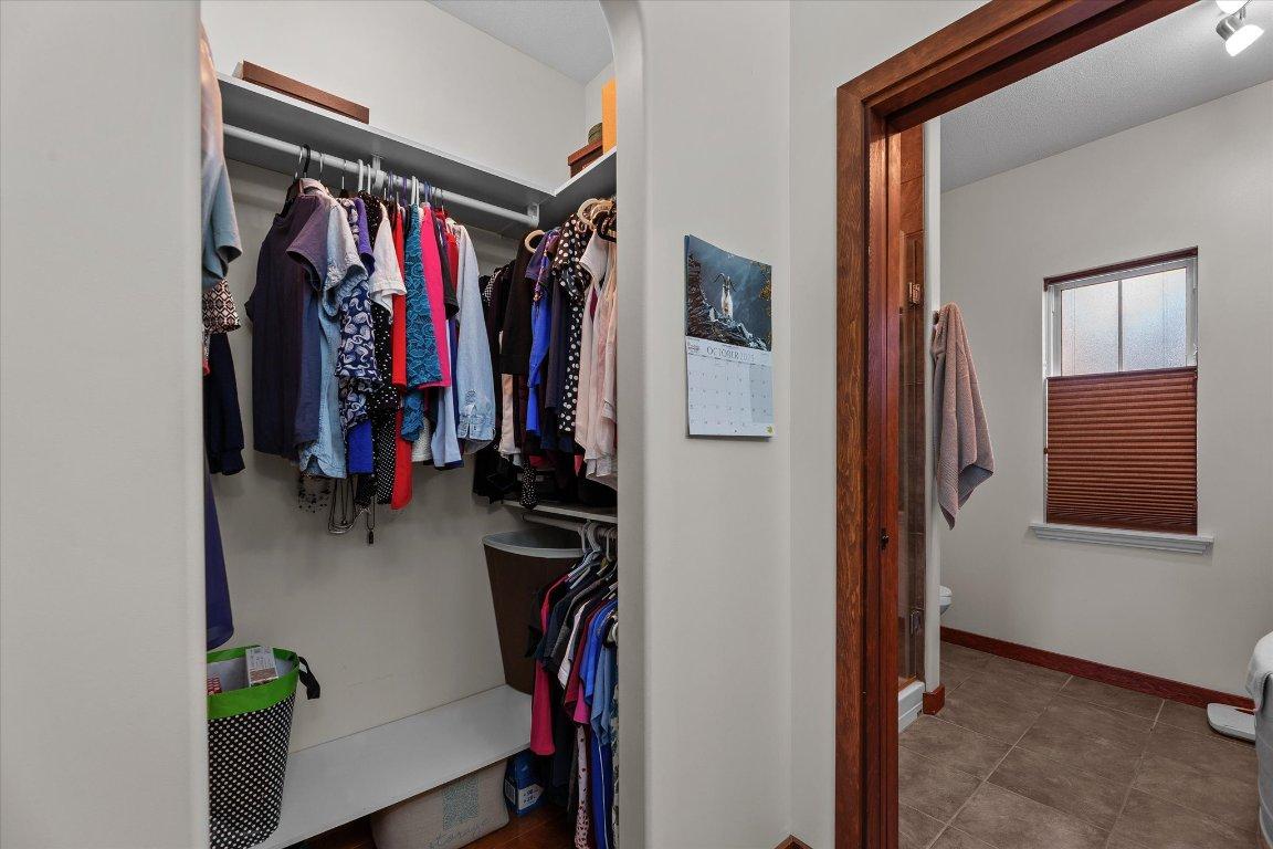 5323 Ptarmigan Street, Kelowna, BC - Indoor With Storage