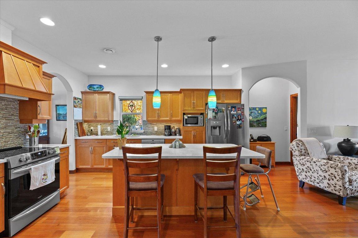 5323 Ptarmigan Street, Kelowna, BC - Indoor Photo Showing Kitchen
