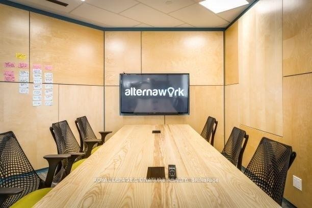 700-2115 South Service Road W, Oakville, ON