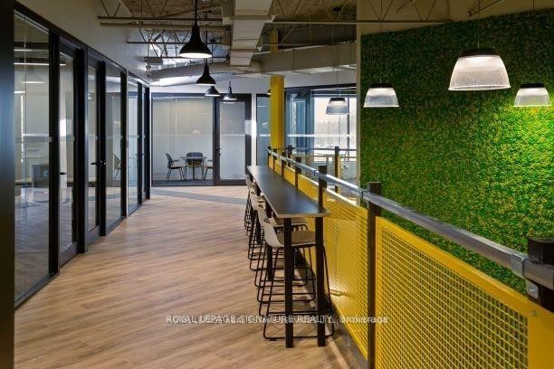 600-2115 South Service Road W, Oakville, ON