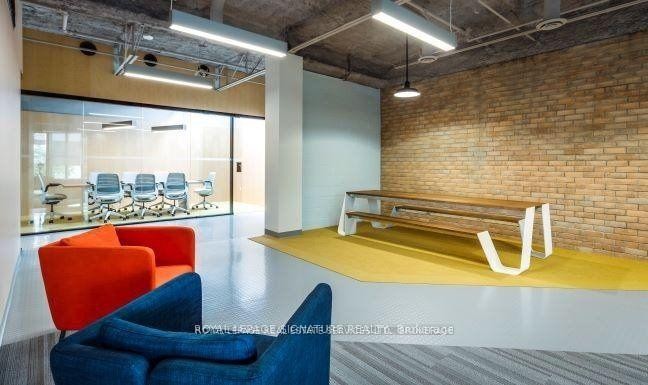 600-2115 South Service Road W, Oakville, ON