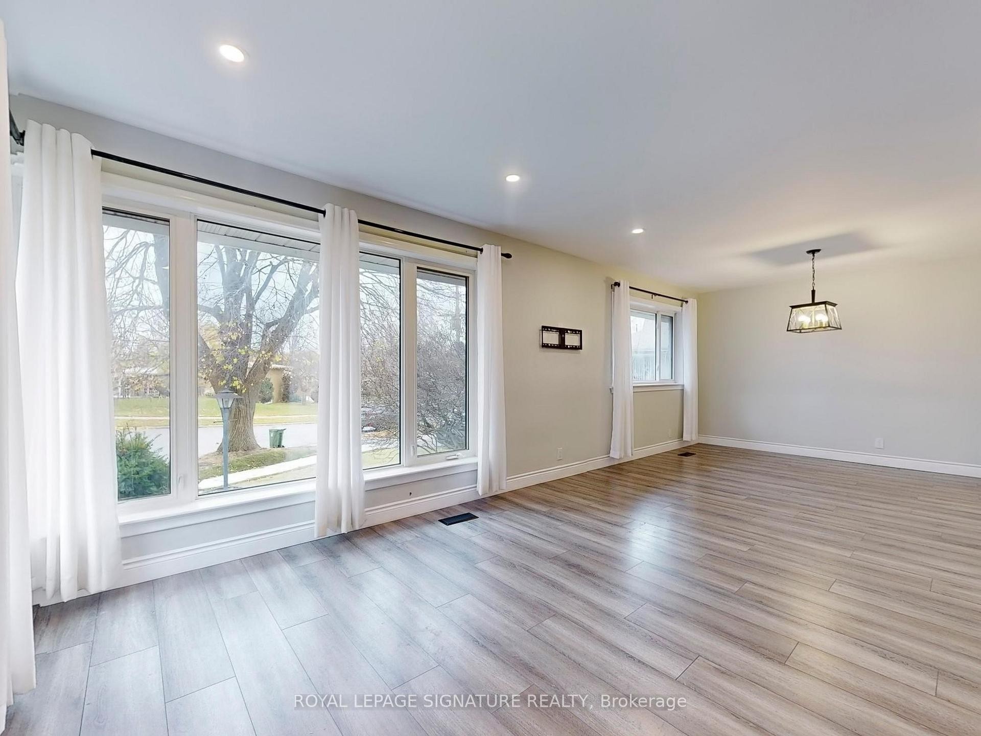 Main-10 Vesper Court, Toronto, ON - Indoor