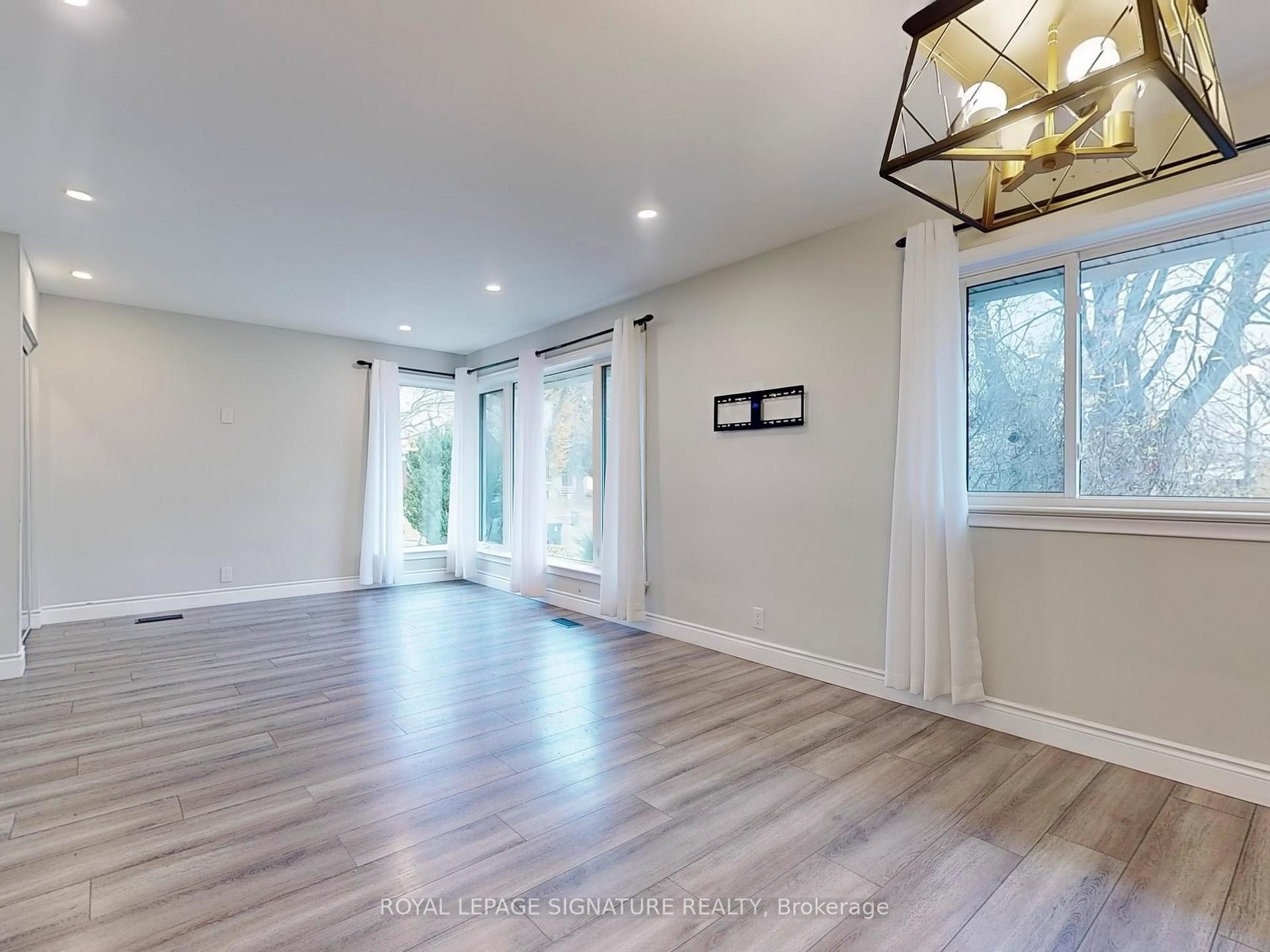 Main-10 Vesper Court, Toronto, ON - Indoor Photo Showing Other Room