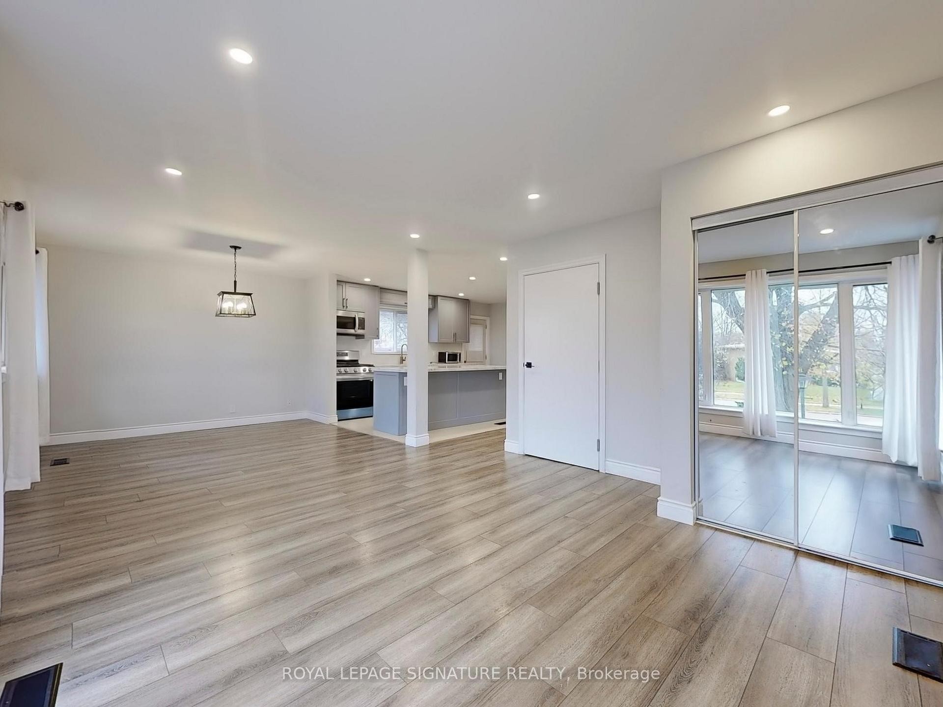 Main-10 Vesper Court, Toronto, ON - Indoor