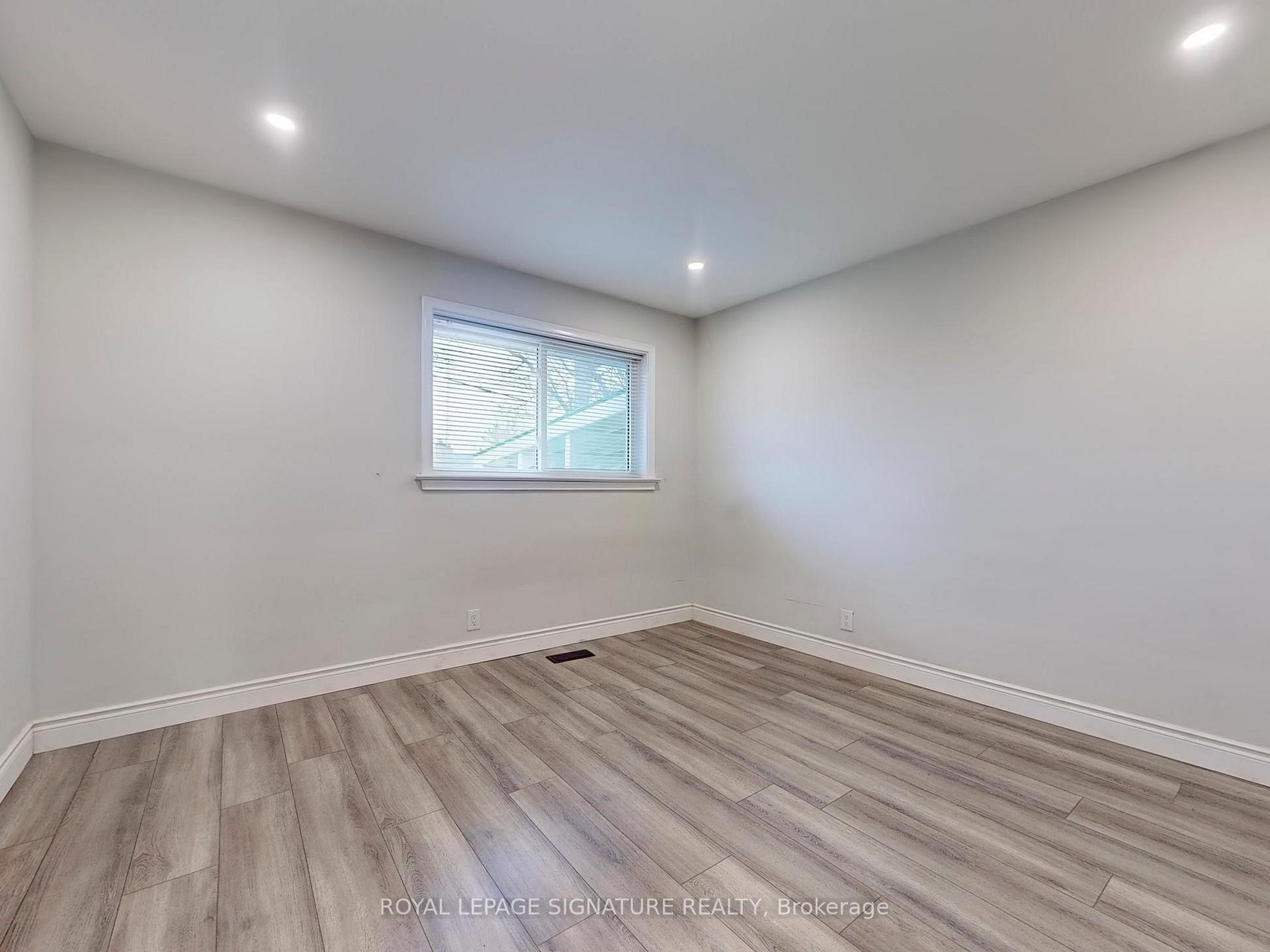 Main-10 Vesper Court, Toronto, ON - Indoor Photo Showing Other Room