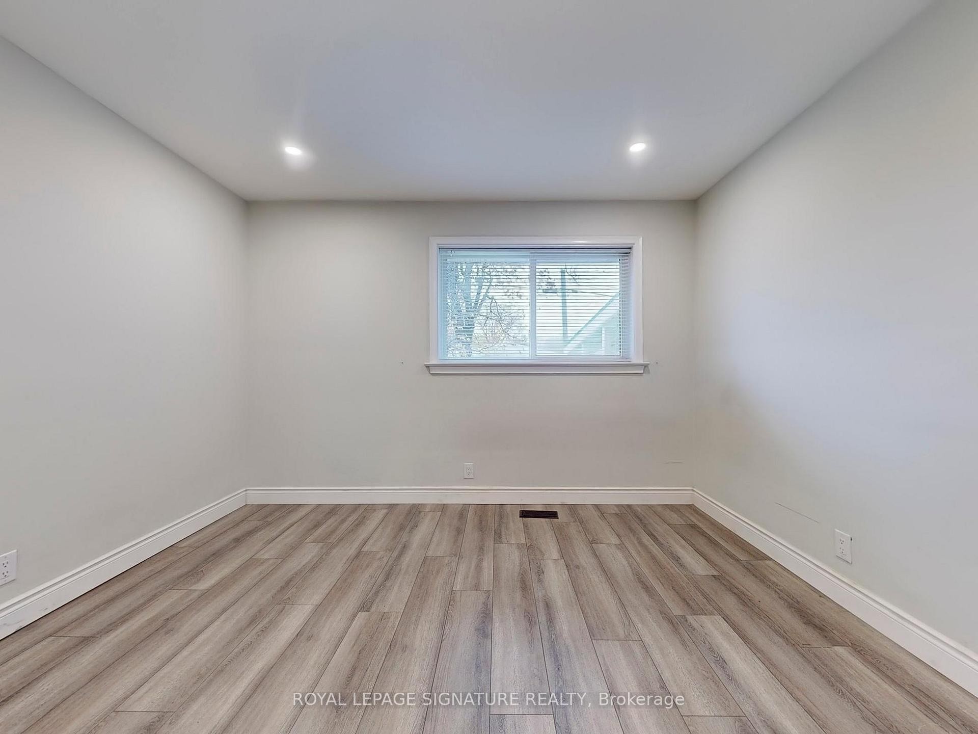 Main-10 Vesper Court, Toronto, ON - Indoor Photo Showing Other Room