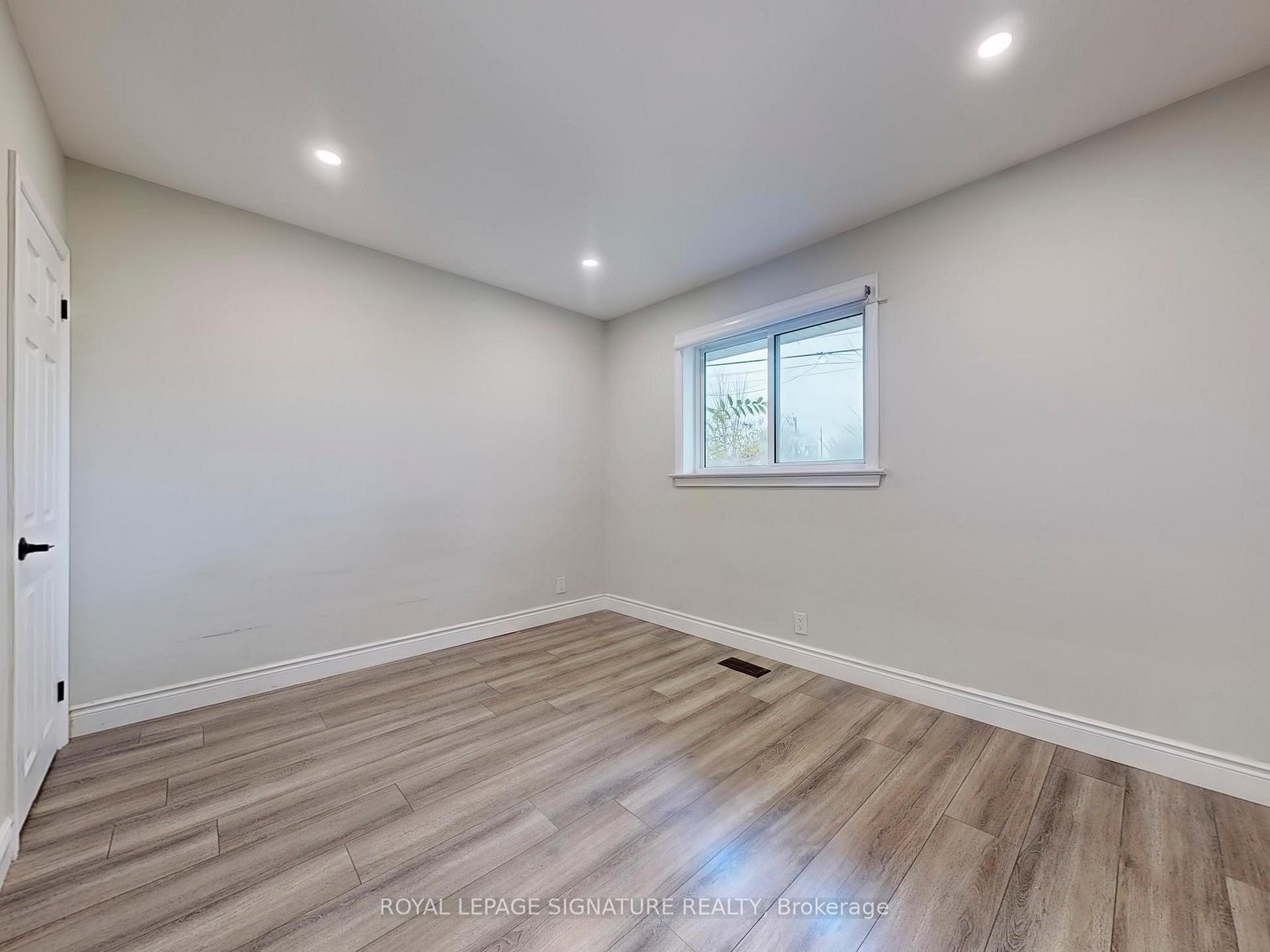 Main-10 Vesper Court, Toronto, ON - Indoor Photo Showing Other Room