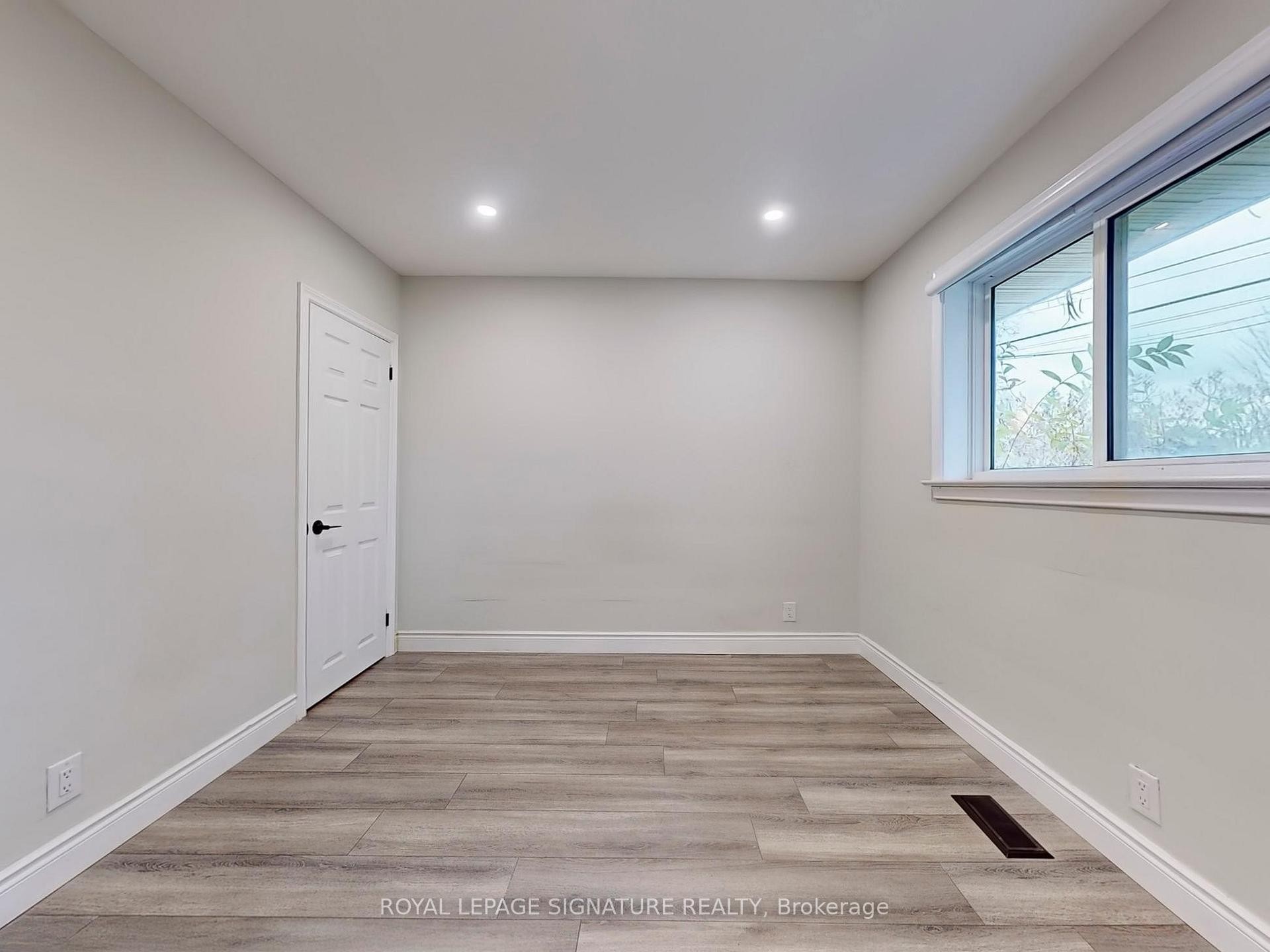 Main-10 Vesper Court, Toronto, ON - Indoor Photo Showing Other Room