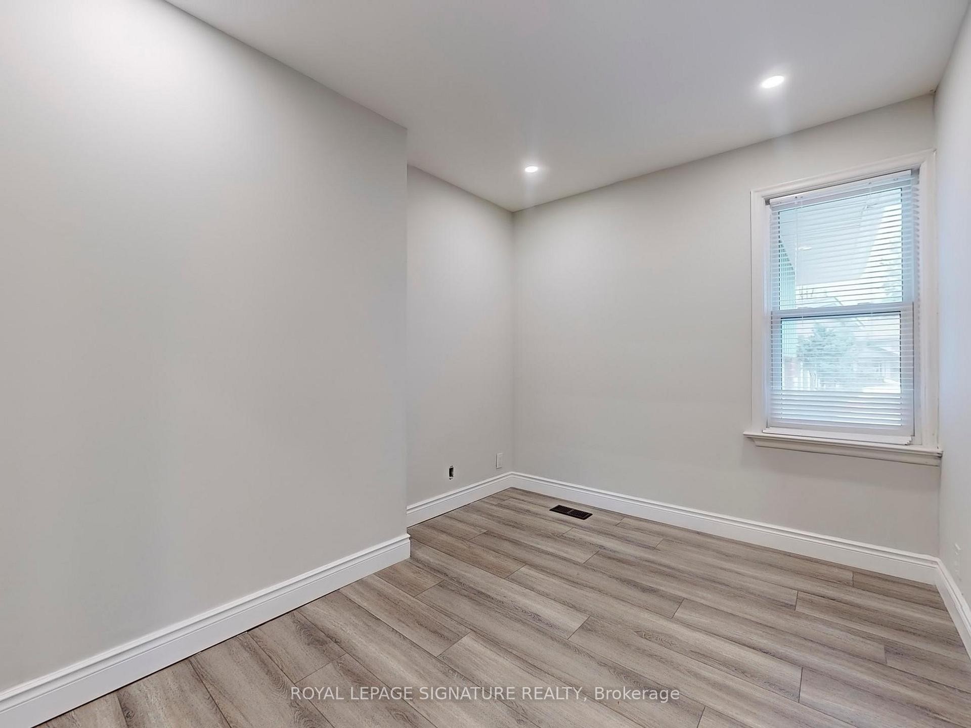 Main-10 Vesper Court, Toronto, ON - Indoor Photo Showing Other Room