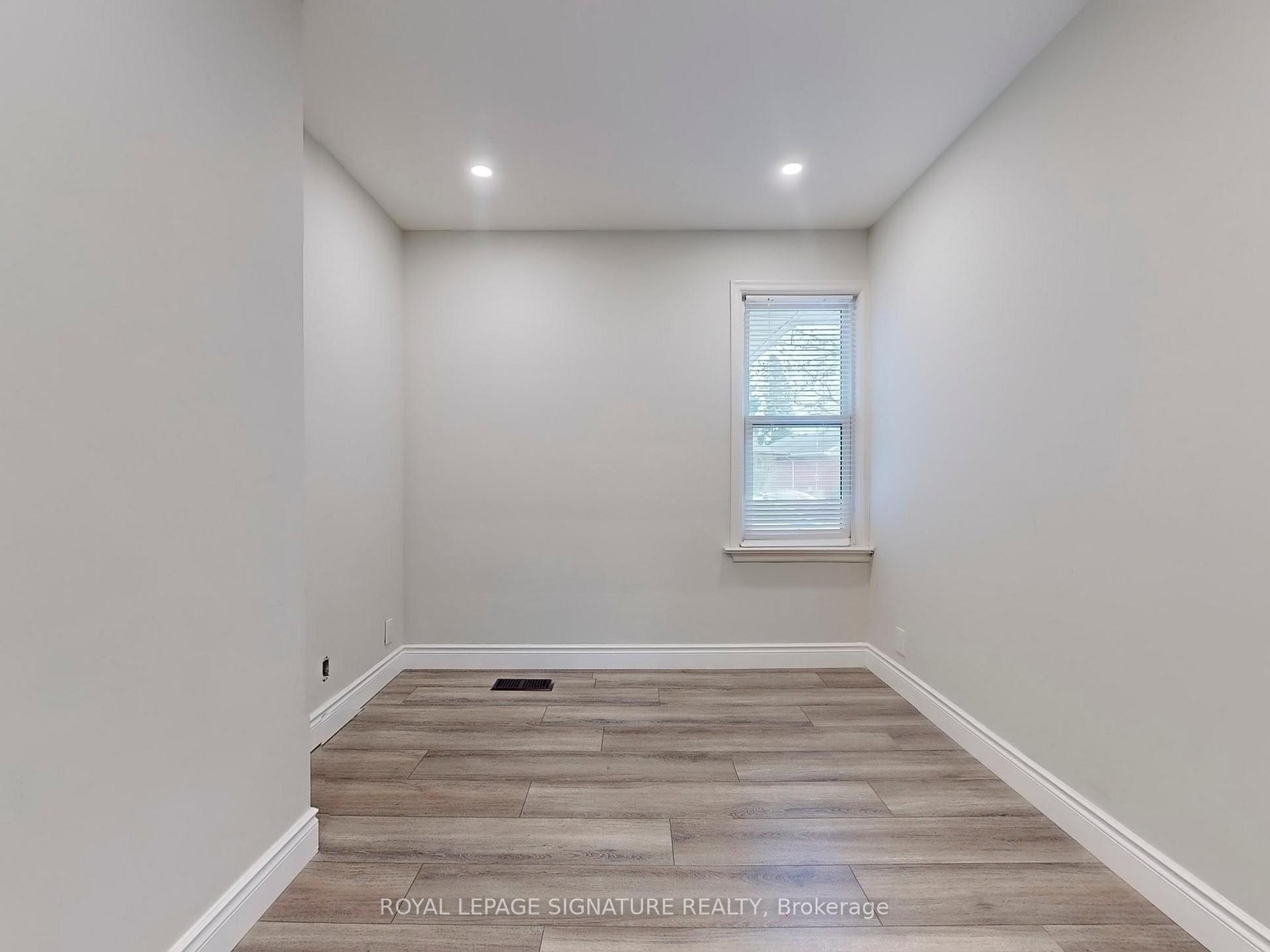 Main-10 Vesper Court, Toronto, ON - Indoor Photo Showing Other Room
