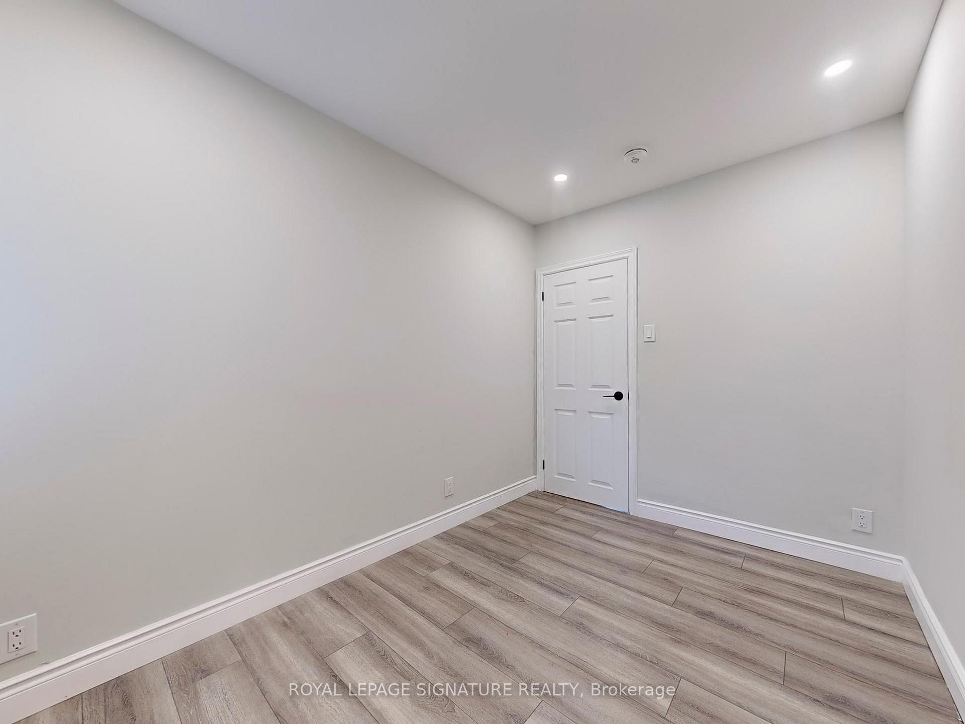 Main-10 Vesper Court, Toronto, ON - Indoor Photo Showing Other Room