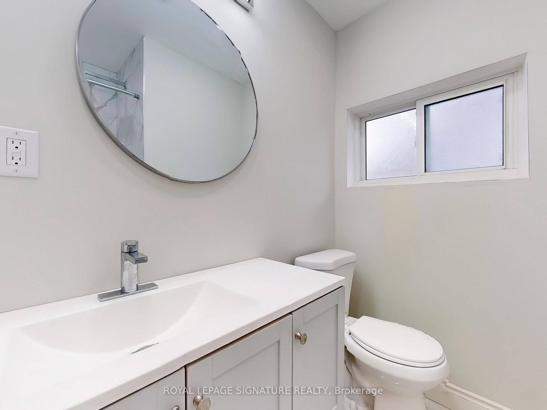 Main-10 Vesper Court, Toronto, ON - Indoor Photo Showing Bathroom