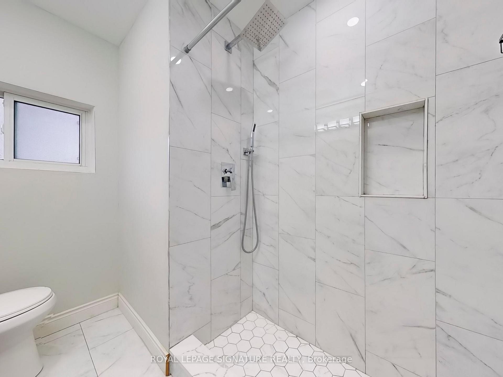 Main-10 Vesper Court, Toronto, ON - Indoor Photo Showing Bathroom