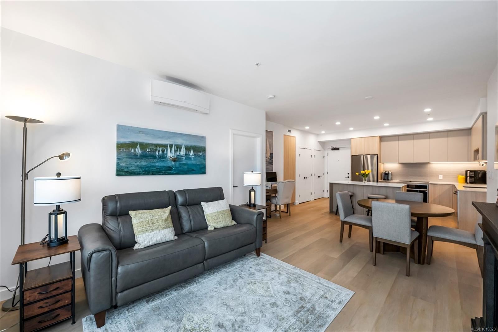 411-3564A Ryder Hesjedal Way, Colwood, BC - Indoor Photo Showing Living Room