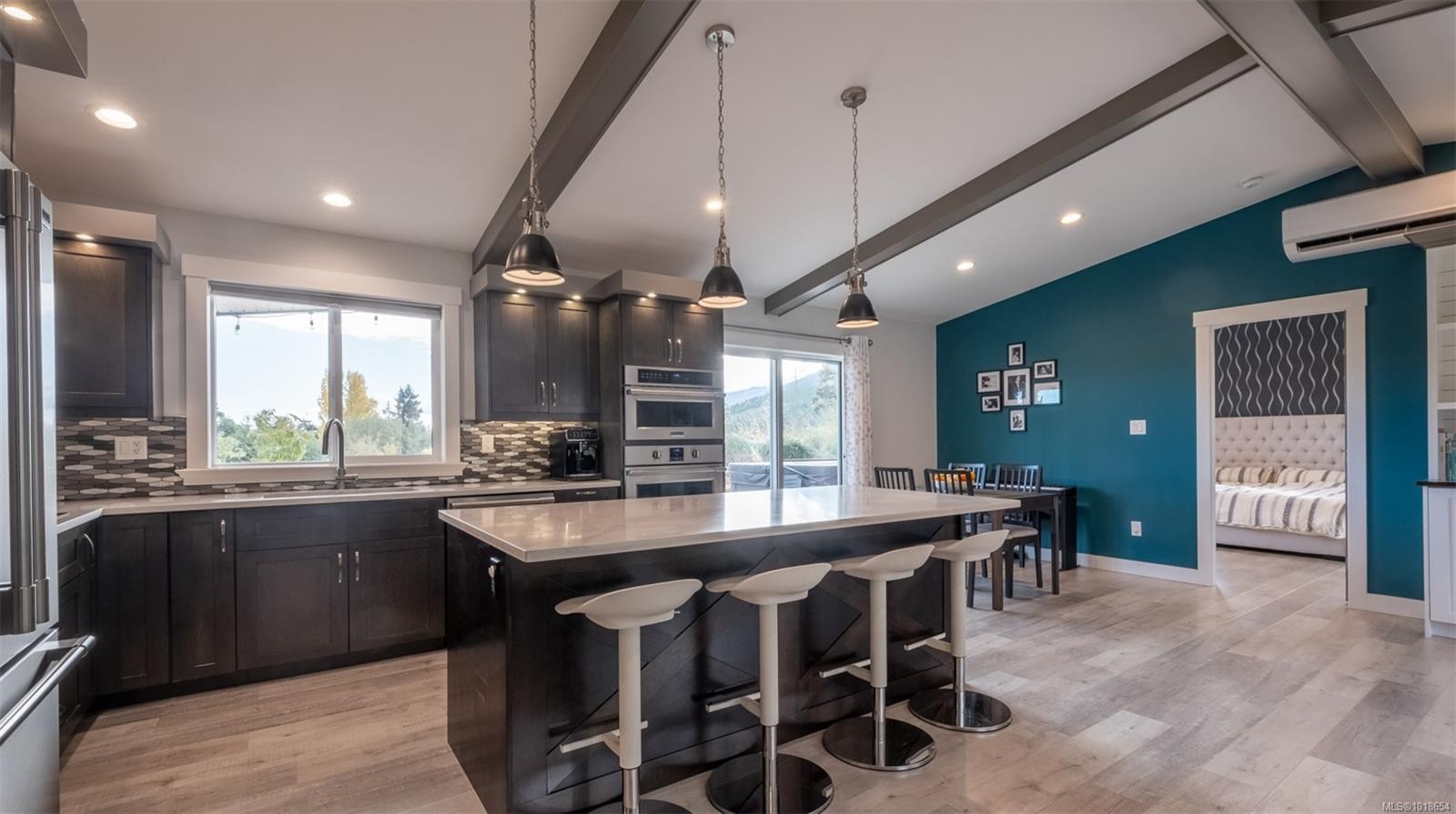 1700 Warn Way, Qualicum Beach, BC