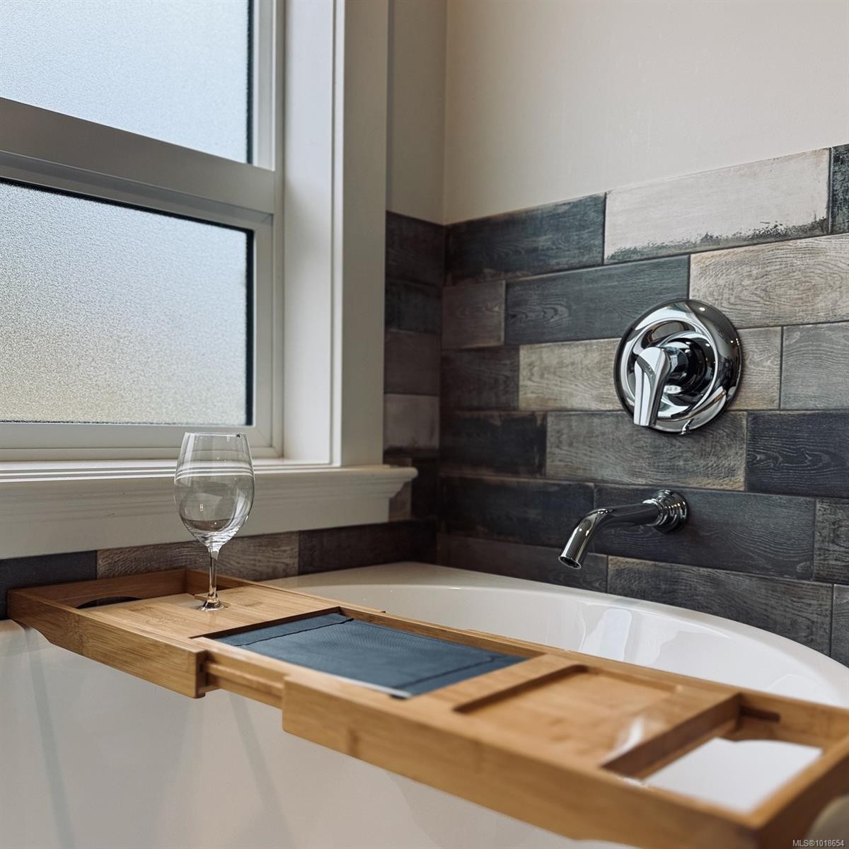 1700 Warn Way, Qualicum Beach, BC