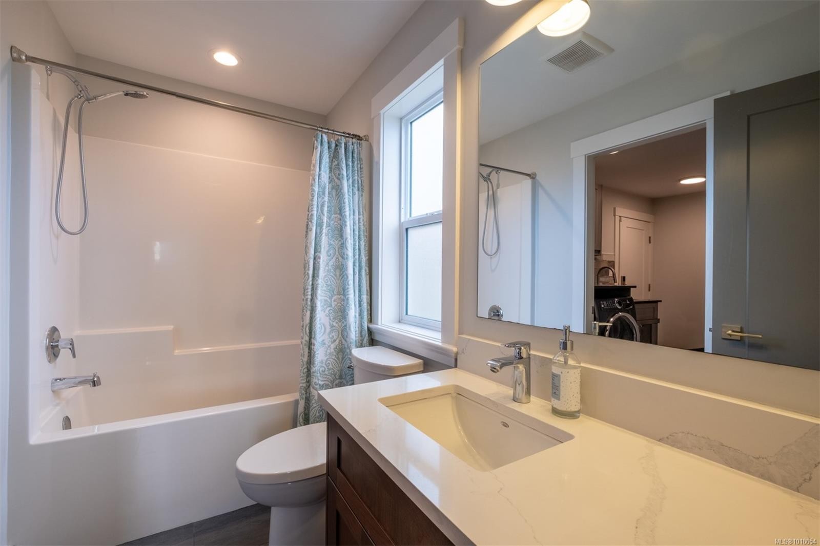 1700 Warn Way, Qualicum Beach, BC