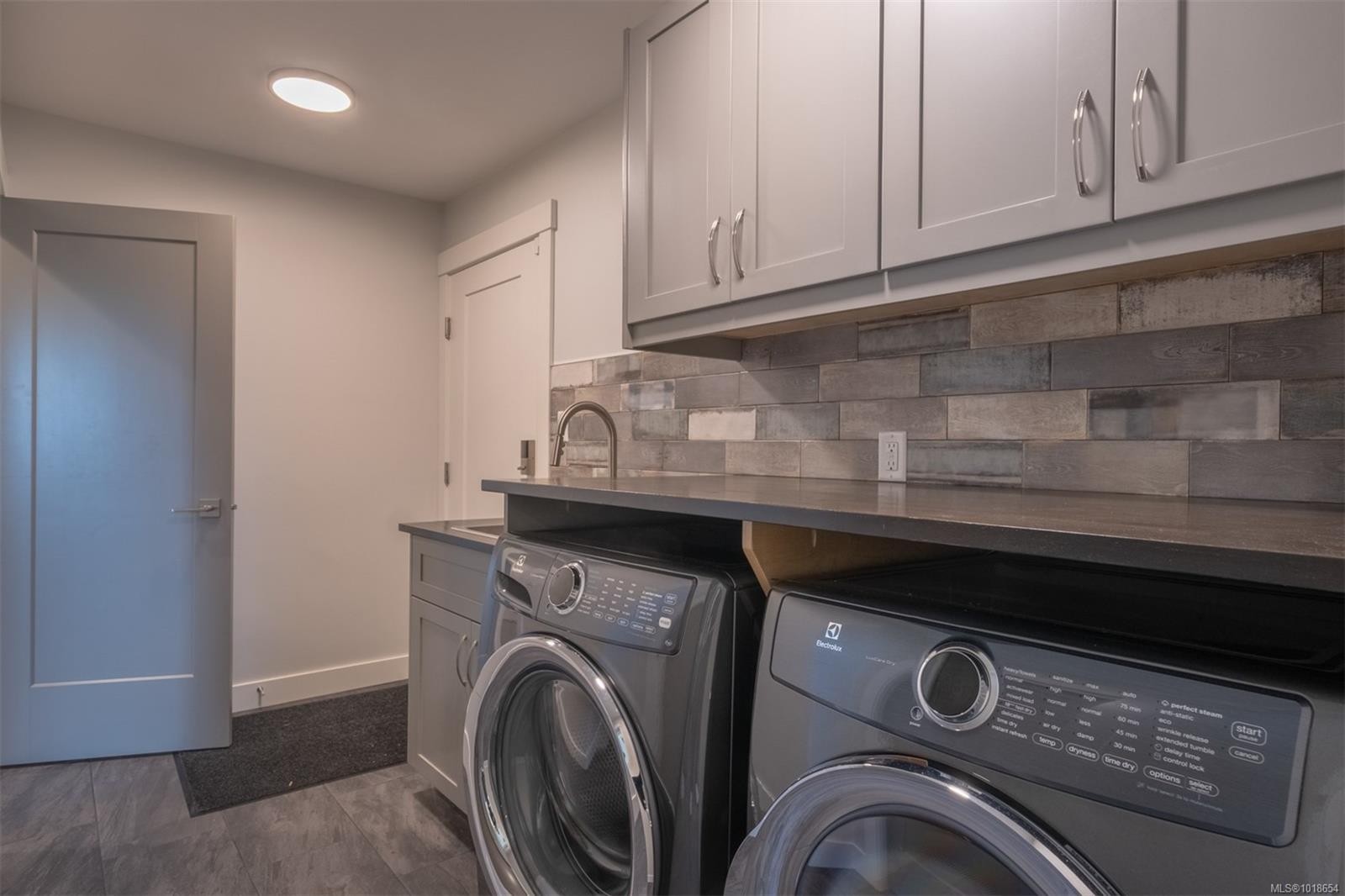 1700 Warn Way, Qualicum Beach, BC