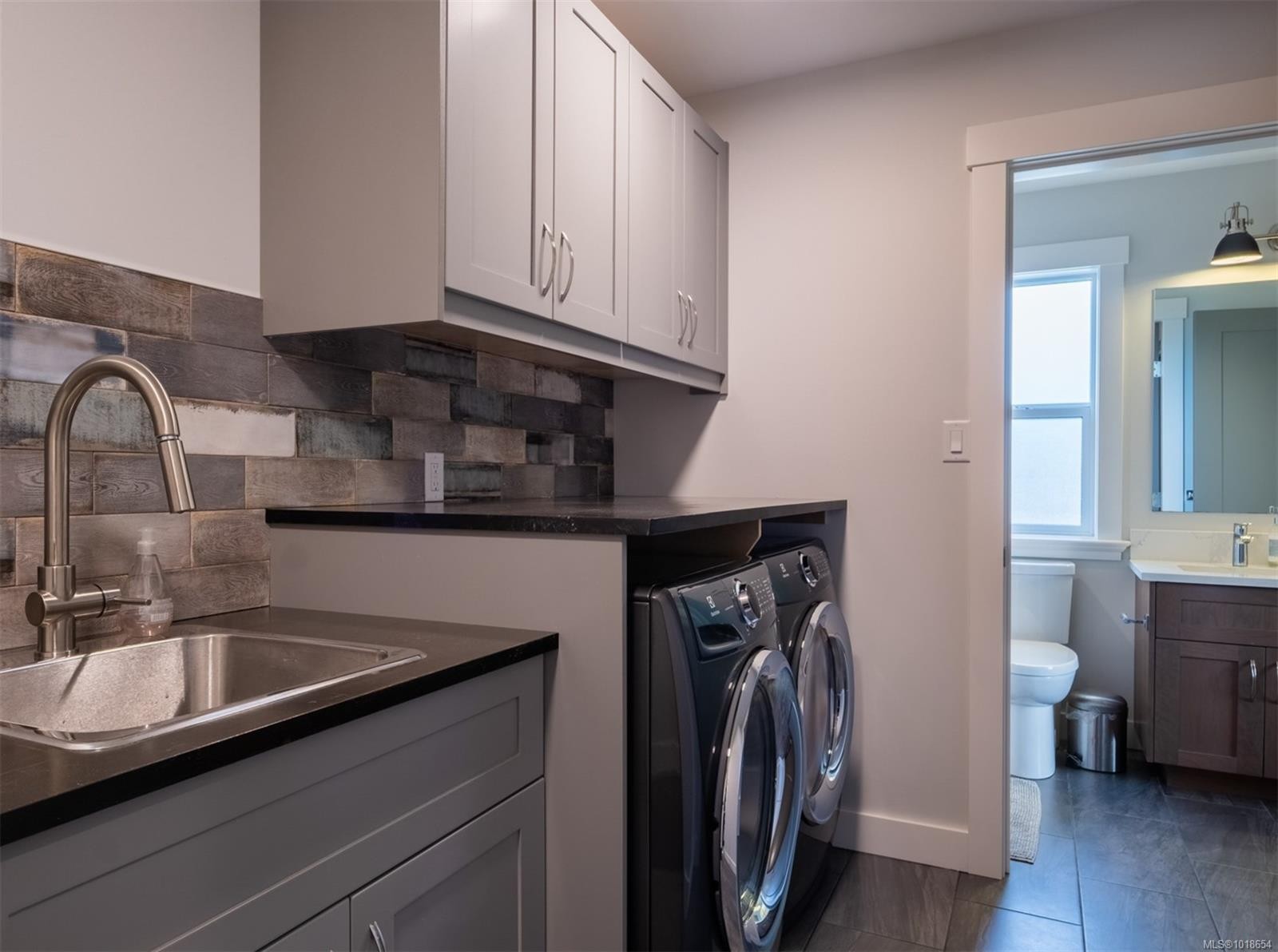 1700 Warn Way, Qualicum Beach, BC