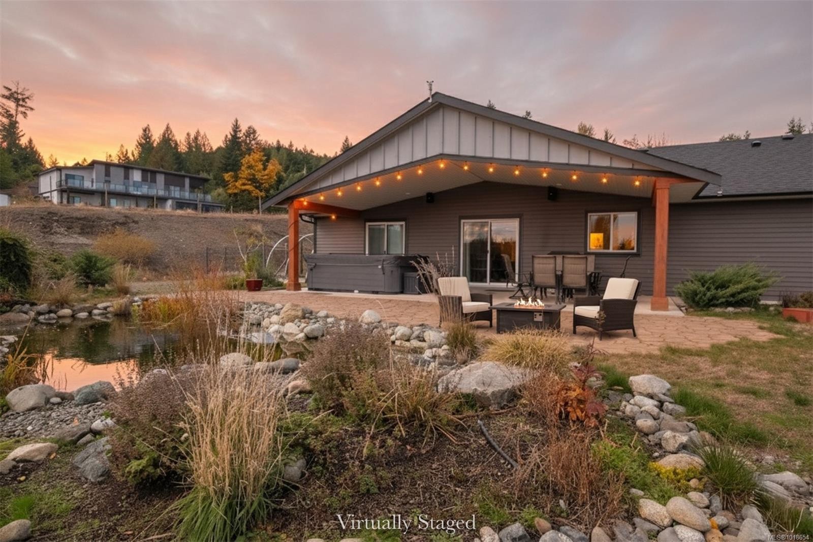 1700 Warn Way, Qualicum Beach, BC