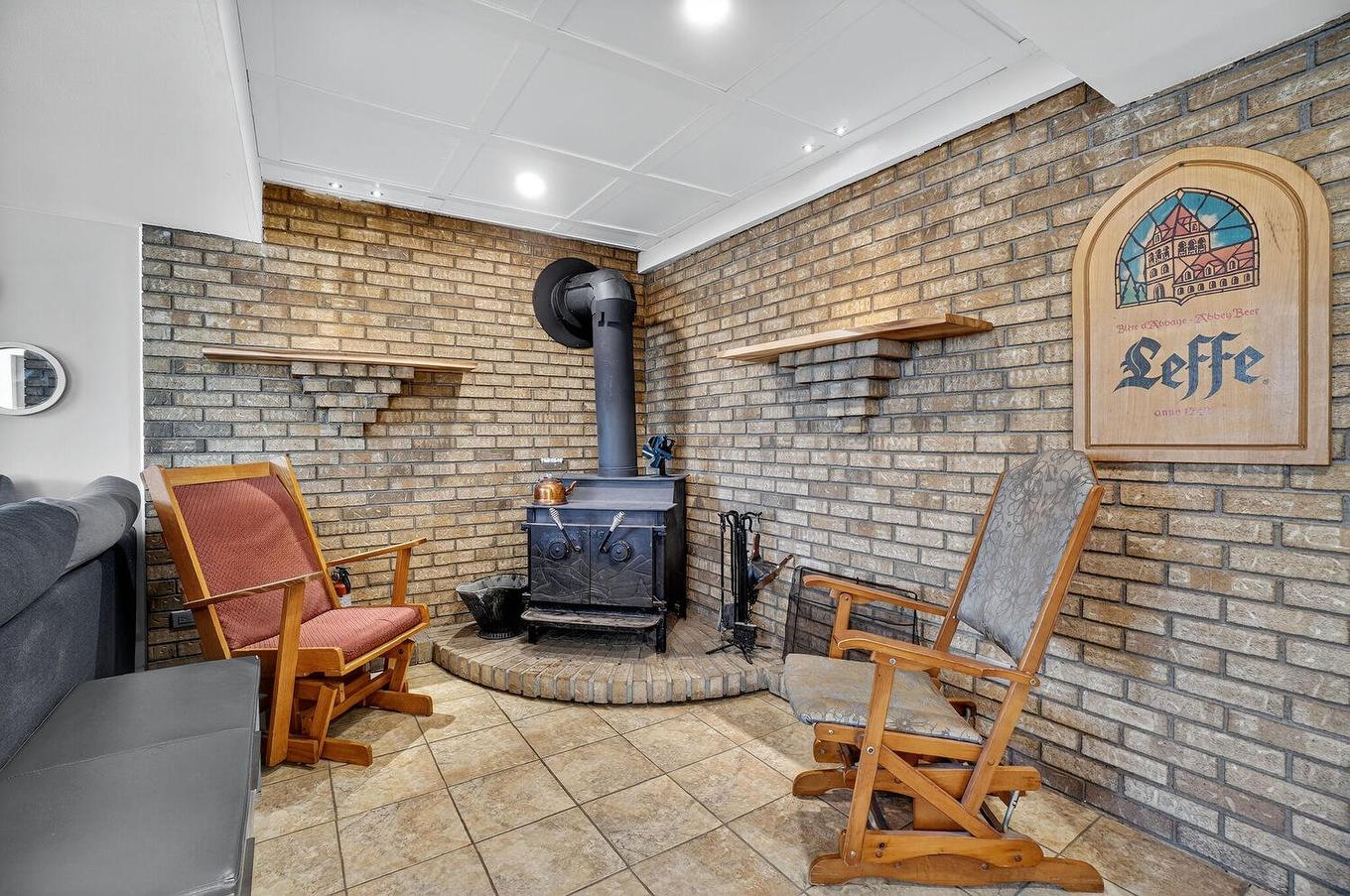 Salle familiale - 311 Rue Lauzanne, Saint-Eustache, QC - Indoor Photo Showing Other Room