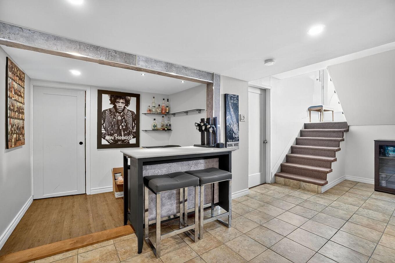 Salle familiale - 311 Rue Lauzanne, Saint-Eustache, QC - Indoor Photo Showing Other Room With Fireplace