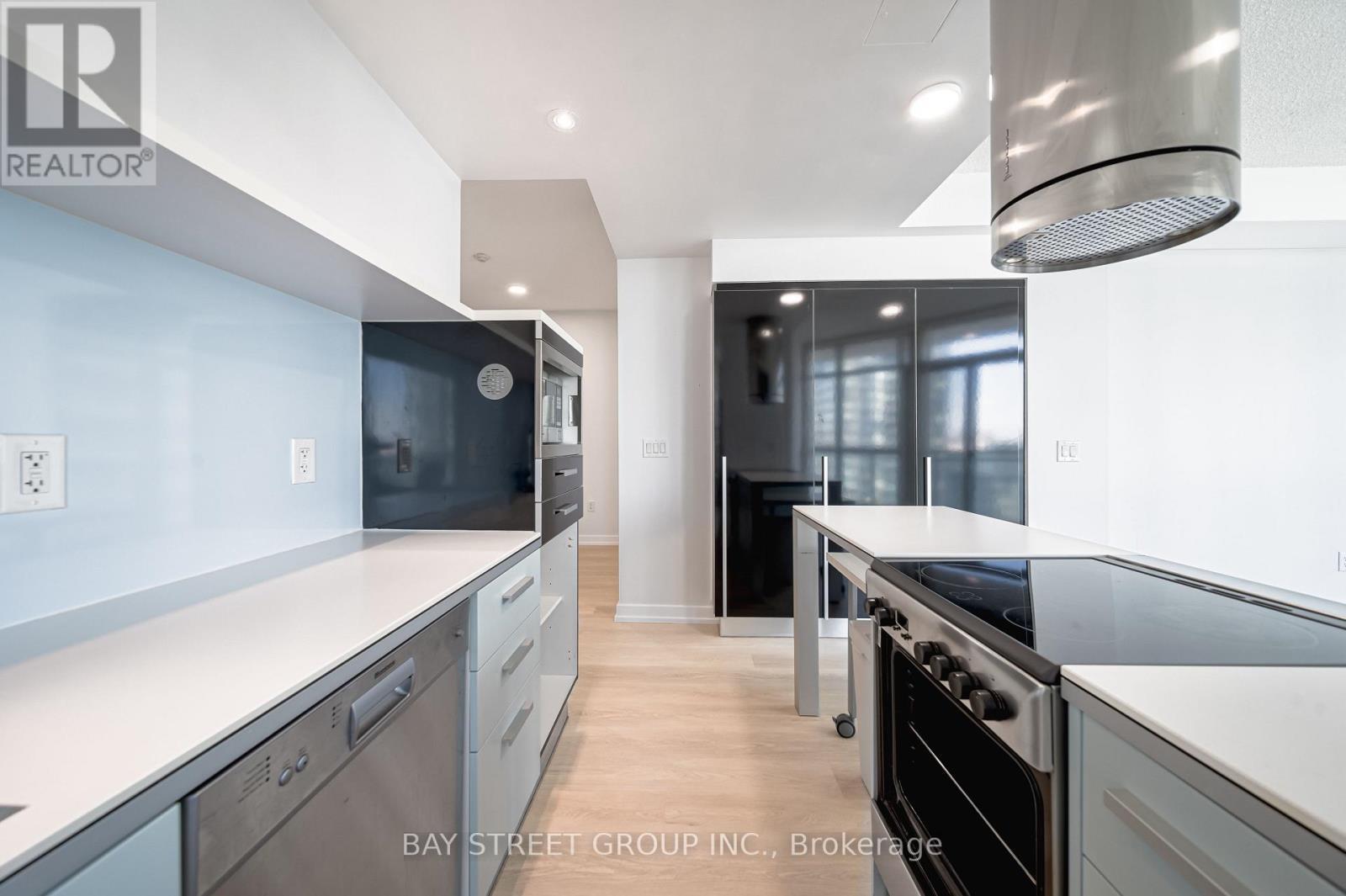 2807 - 38 Dan Leckie Way, Toronto, ON - Indoor Photo Showing Kitchen With Upgraded Kitchen