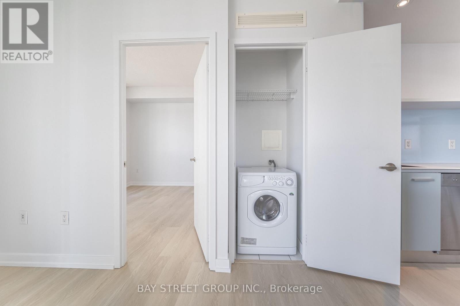 2807 - 38 Dan Leckie Way, Toronto, ON - Indoor Photo Showing Laundry Room