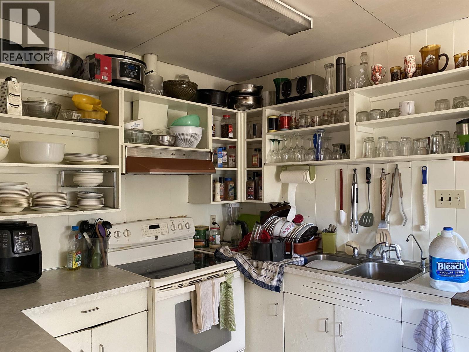 5536 Birchwood Road, 100 Mile House, BC - Indoor Photo Showing Kitchen With Double Sink