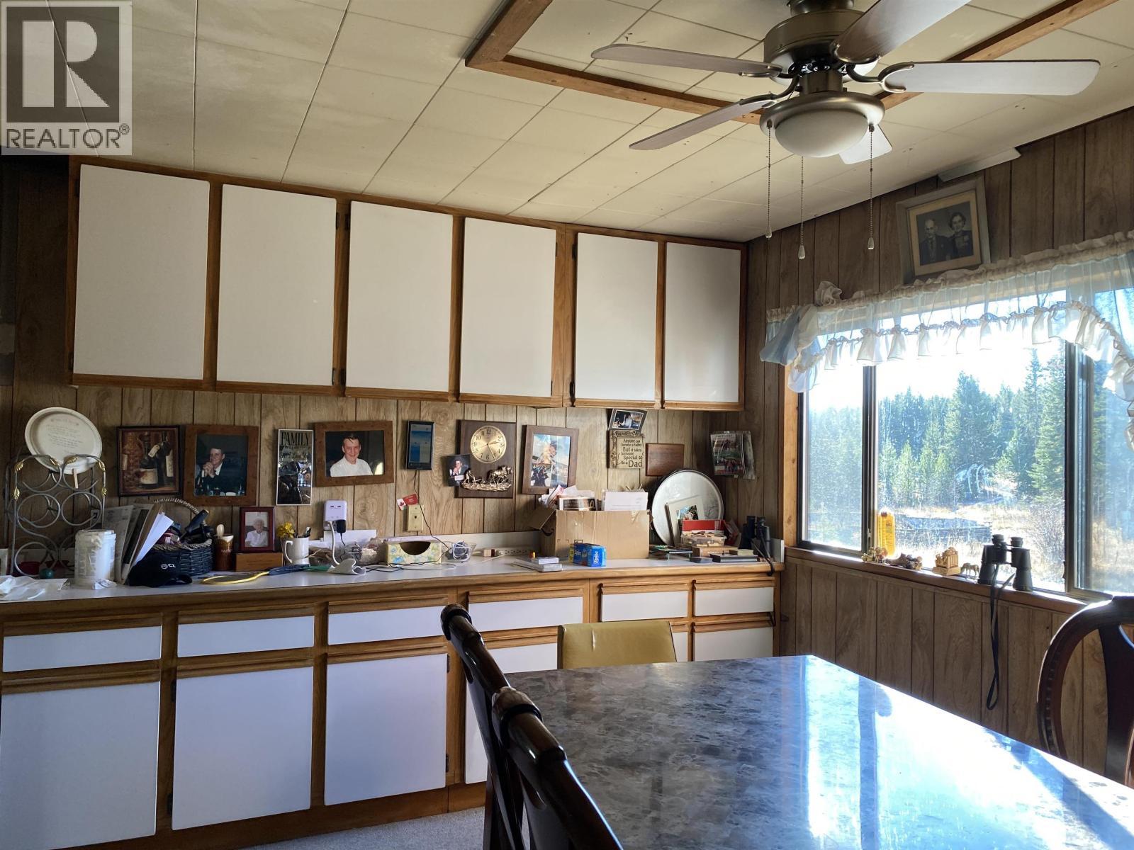 5536 Birchwood Road, 100 Mile House, BC - Indoor Photo Showing Kitchen With Double Sink