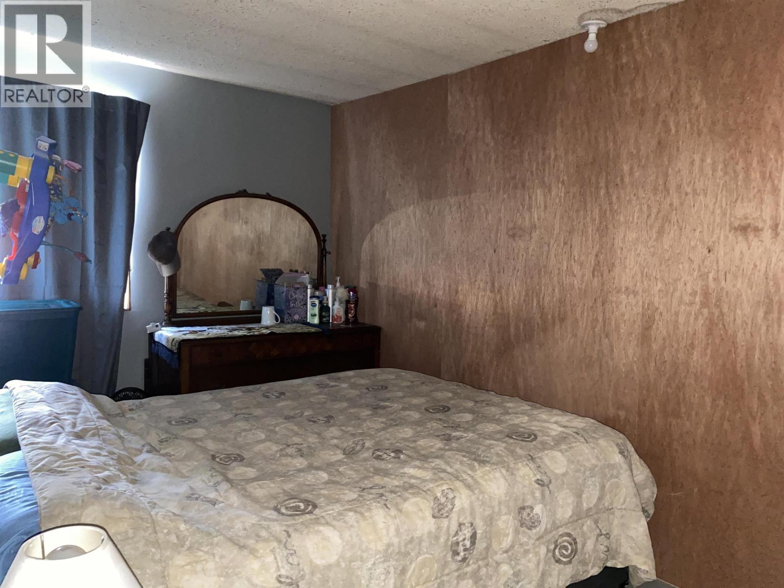 5536 Birchwood Road, 100 Mile House, BC - Indoor Photo Showing Bedroom