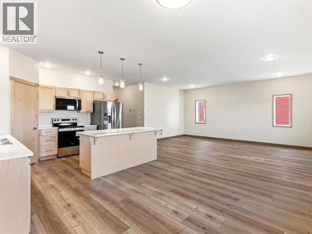 238 Leota Street, Whitehorse, YT - Indoor Photo Showing Kitchen With Stainless Steel Kitchen