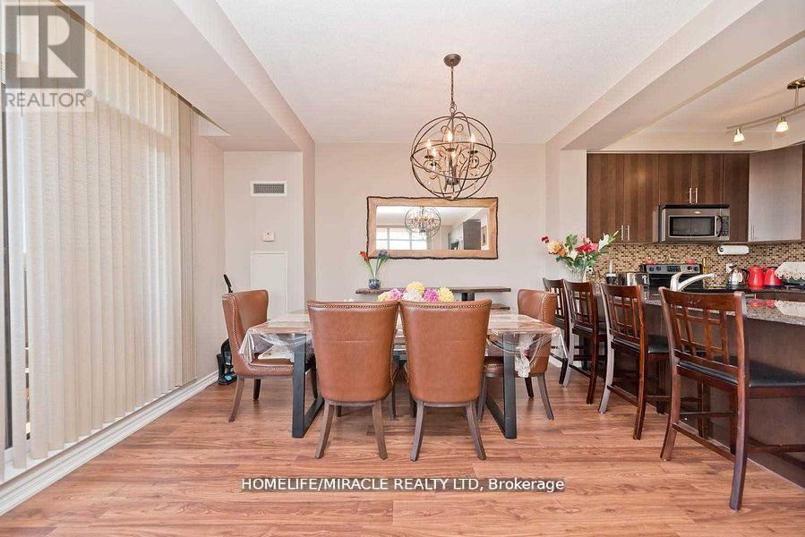 412 - 9235 Jane Street, Vaughan, ON - Indoor Photo Showing Dining Room