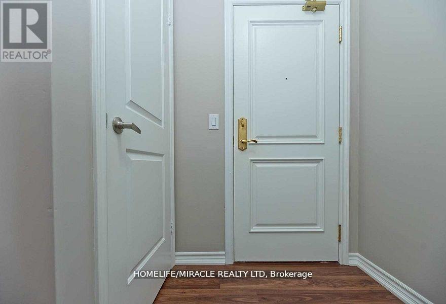 412 - 9235 Jane Street, Vaughan, ON - Indoor Photo Showing Other Room