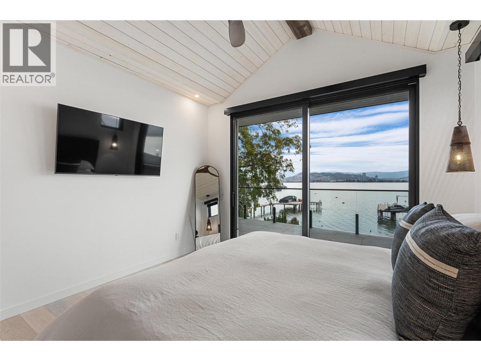 2641 Casa Loma Road, West Kelowna, BC - Indoor Photo Showing Bedroom