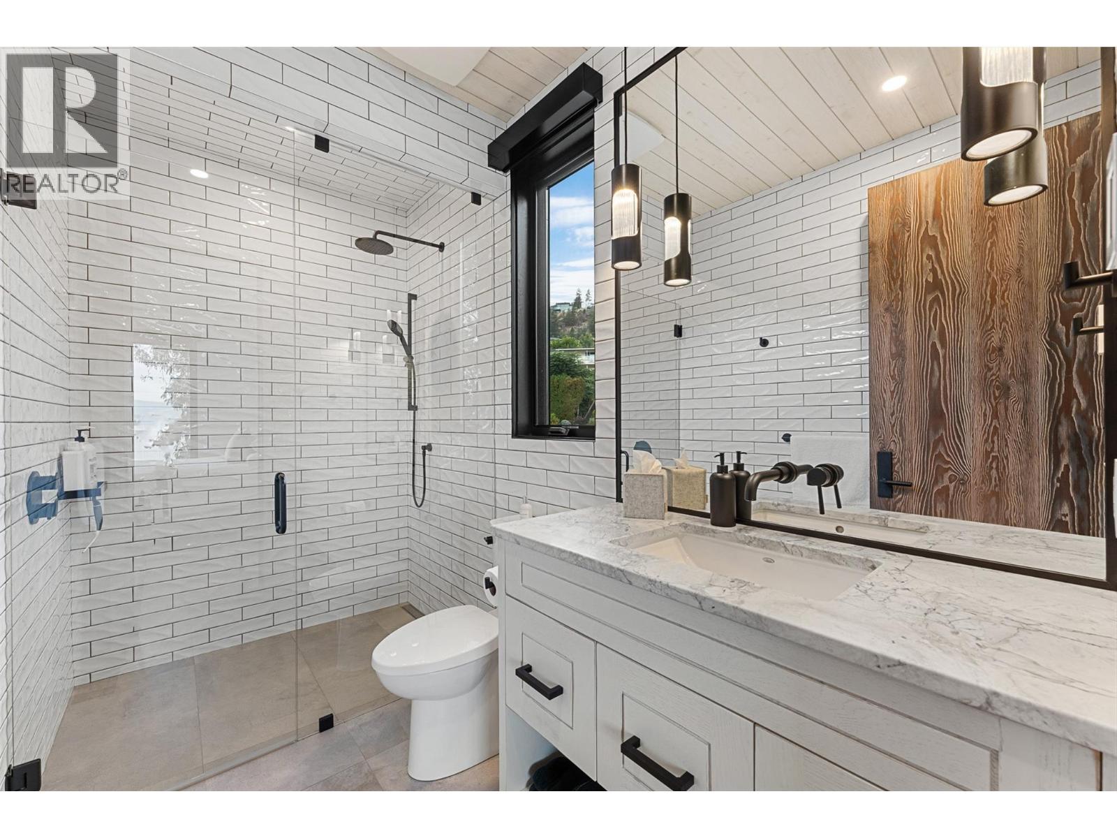2641 Casa Loma Road, West Kelowna, BC - Indoor Photo Showing Bathroom