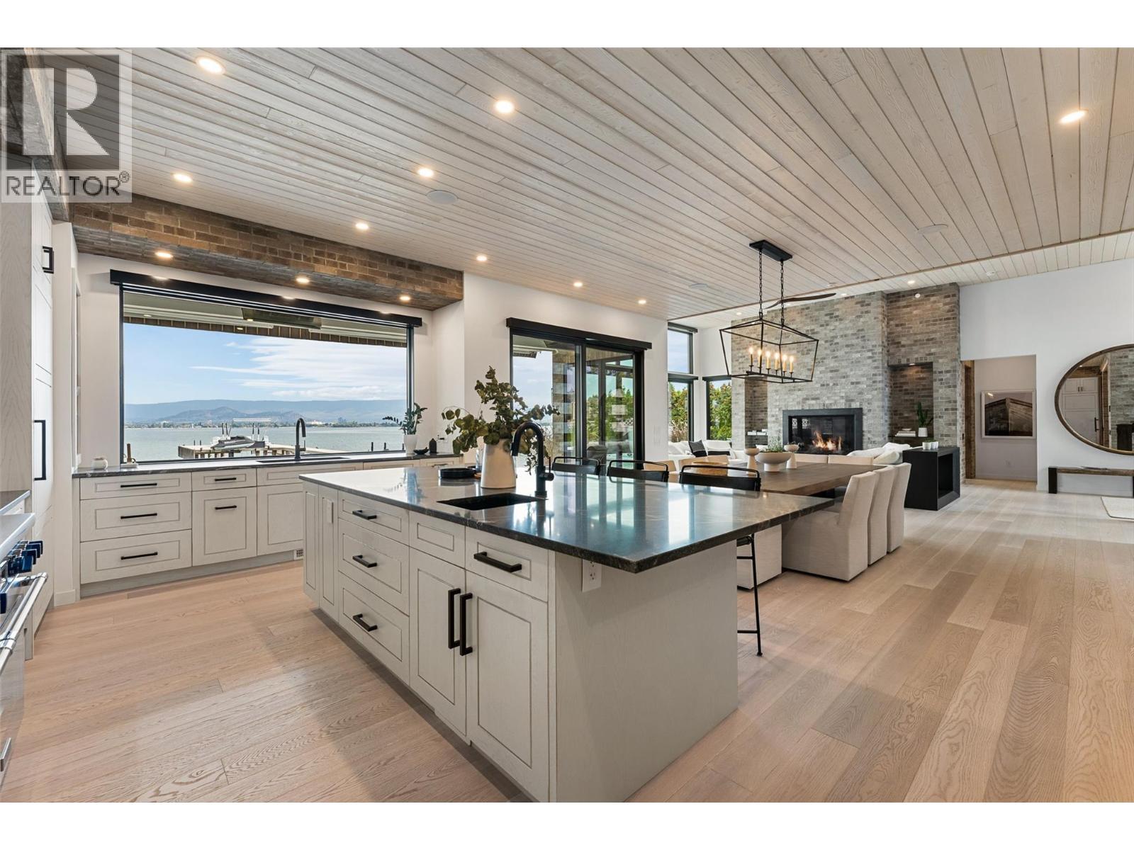2641 Casa Loma Road, West Kelowna, BC - Indoor Photo Showing Kitchen With Upgraded Kitchen